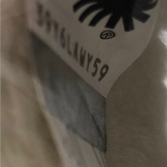 UGG Royale White Sheepskin Fur Slides Slip on Sandals Size 6 - Picture 11 of 11